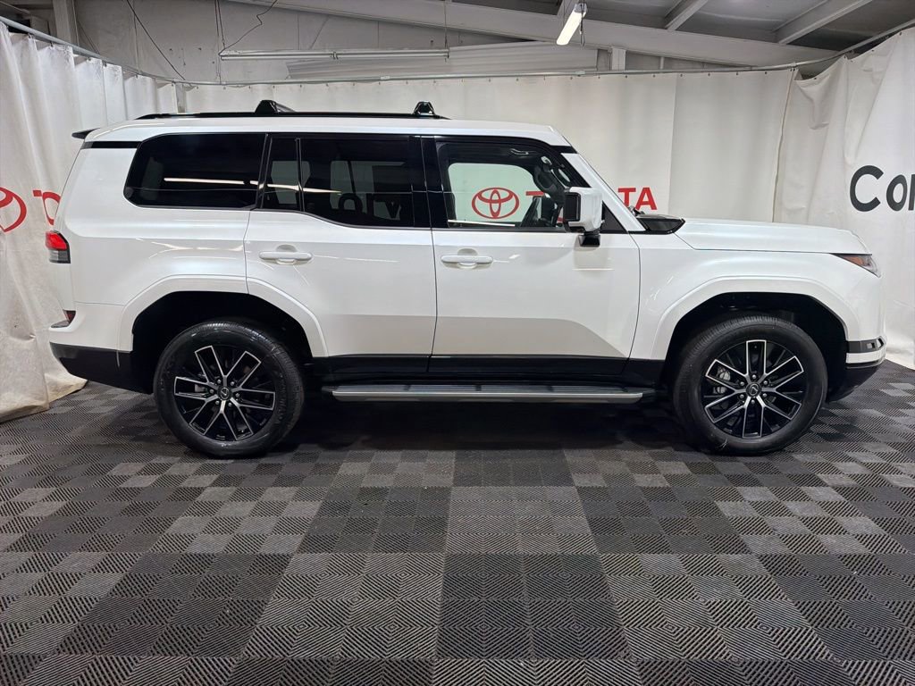 Used 2026 Lexus GX 550 w/ Cold Area Package AWD/4WD image 8