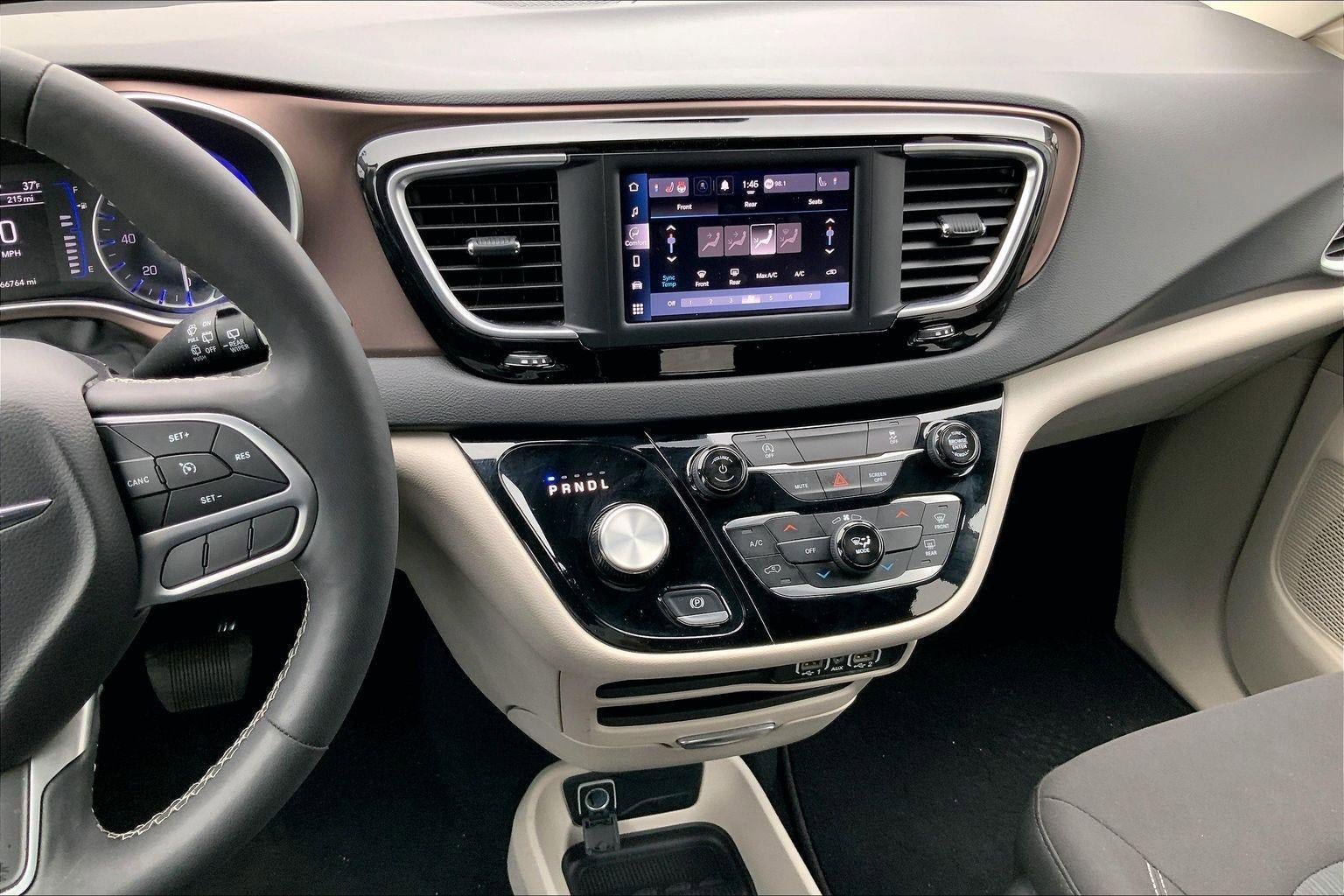 Used 2024 Chrysler Voyager LX image 6