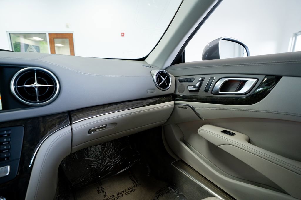 Used 2014 Mercedes-Benz SL 550 image 46