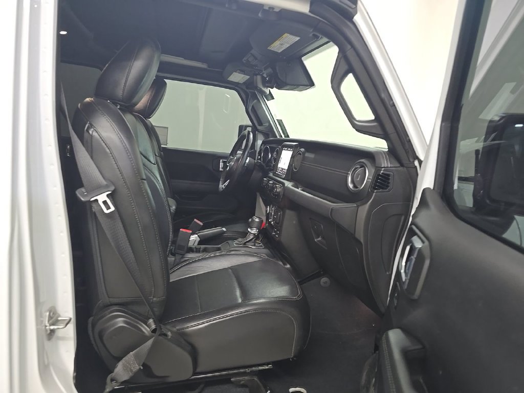 Used 2022 Jeep Wrangler Unlimited Sahara w/ Cold Weather Group AWD/4WD image 5