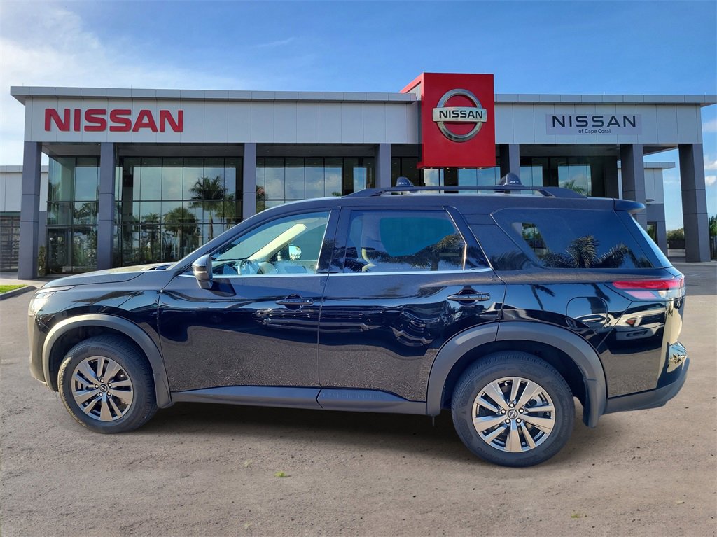 Used 2023 Nissan Pathfinder SV image 7