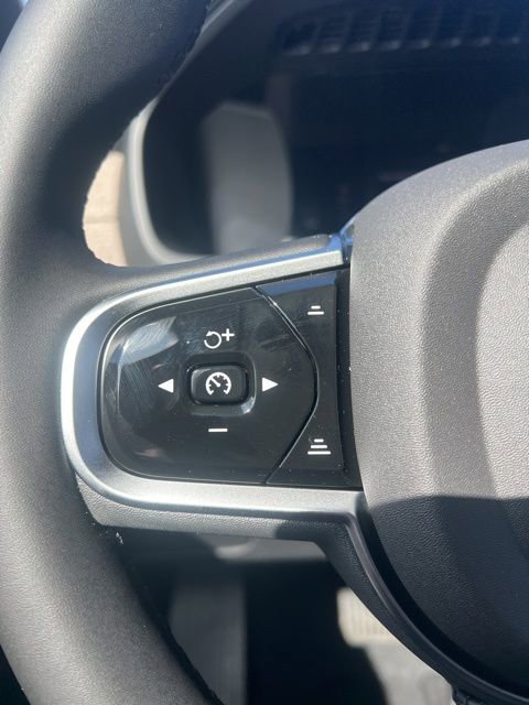 New 2026 Volvo XC90 B6 Plus w/ Protection Package Premier image 14