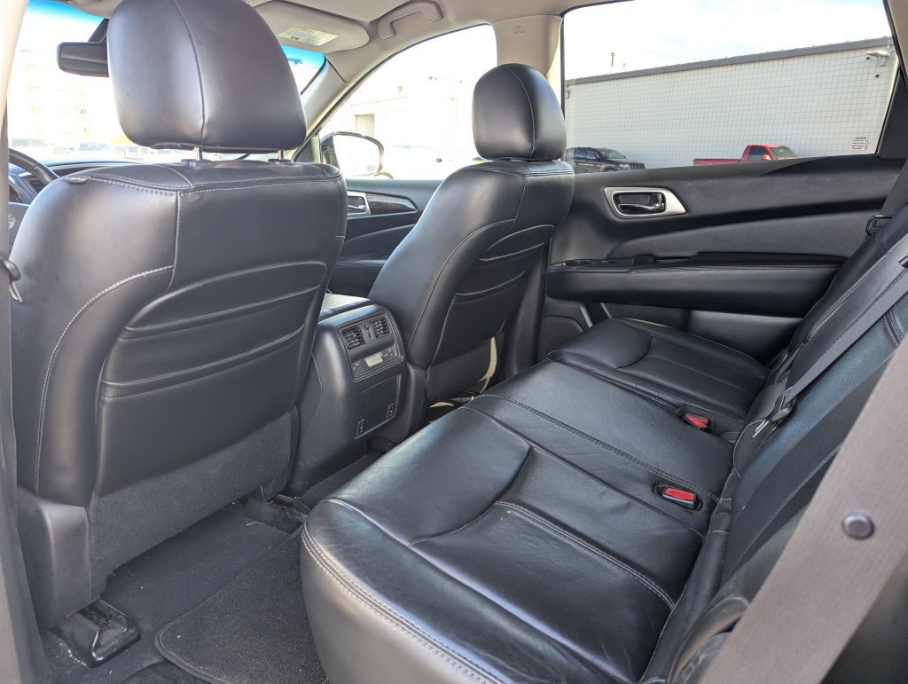 Used 2013 Nissan Pathfinder SL AWD/4WD image 29