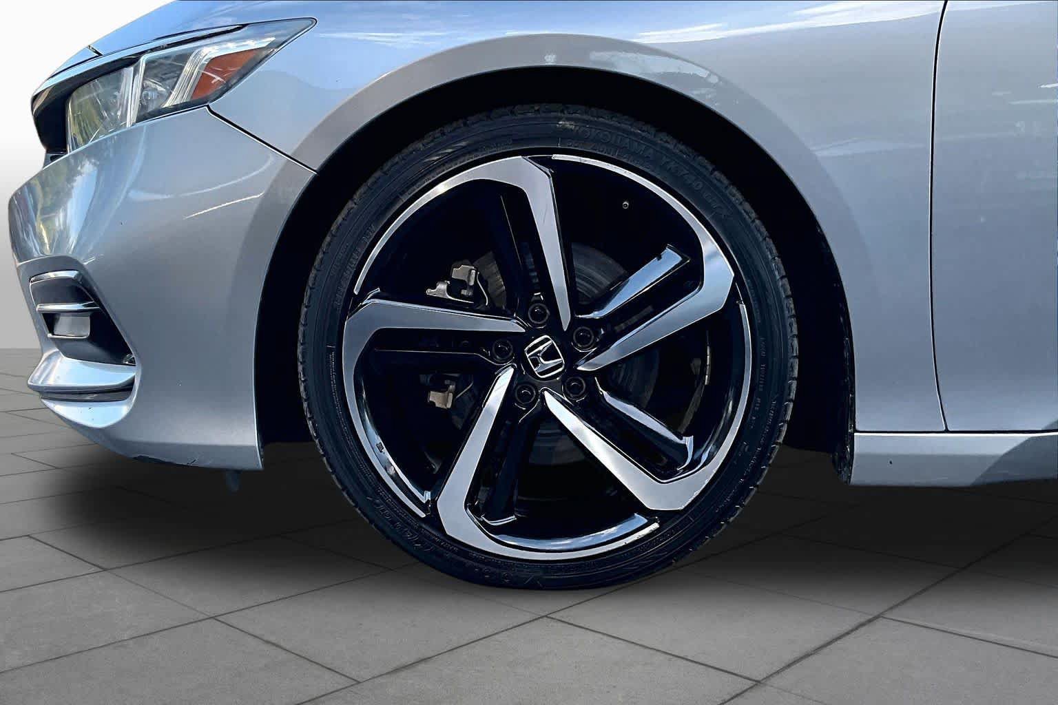 Used 2018 Honda Accord Sport image 11