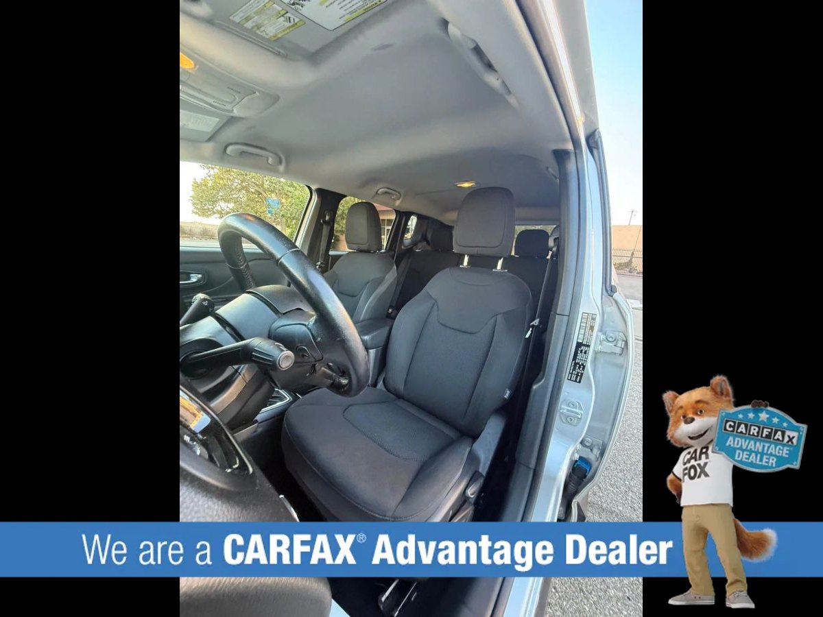 Used 2018 Jeep Renegade Altitude FWD image 28