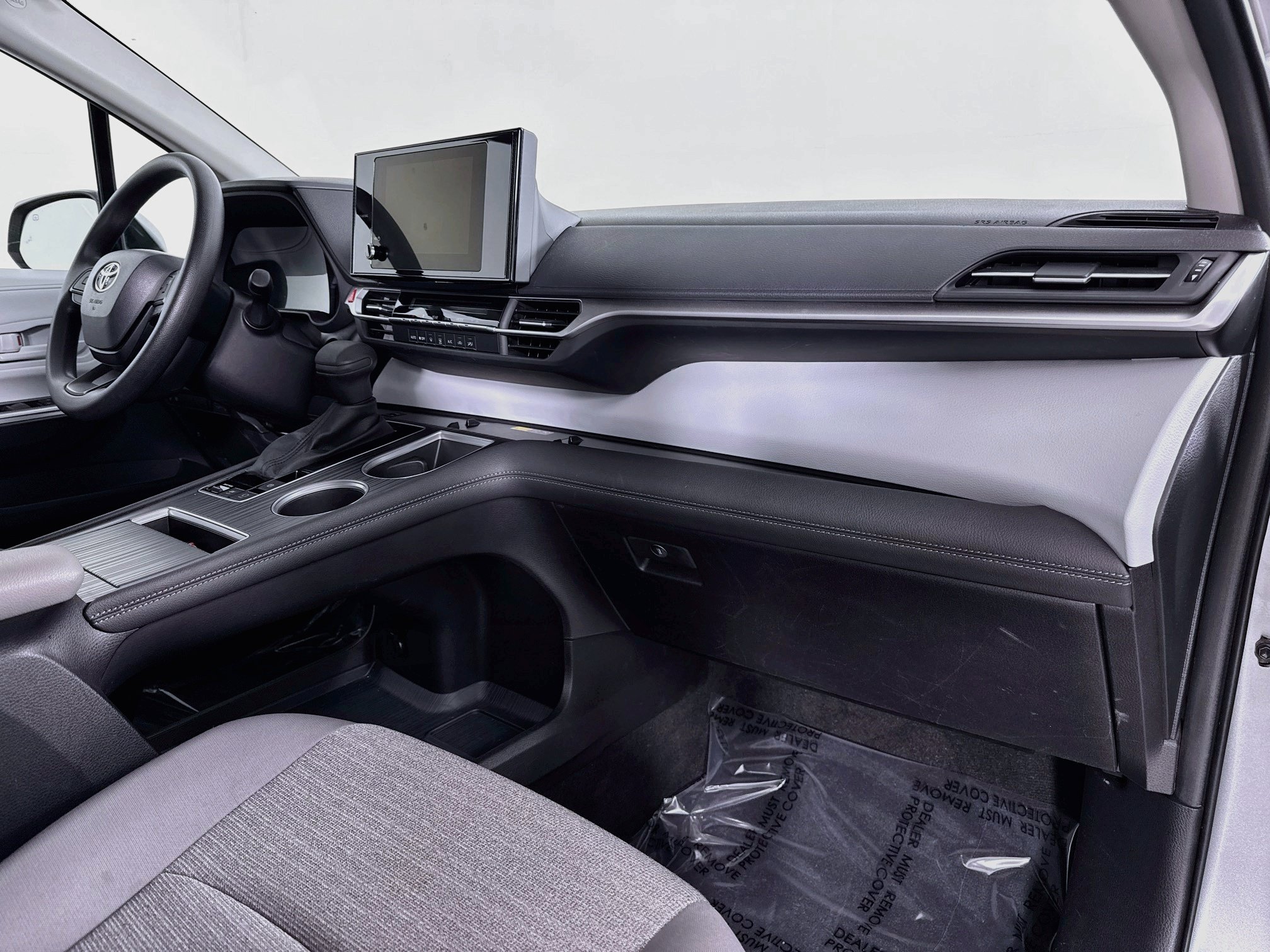 Certified 2025 Toyota Sienna LE FWD image 29