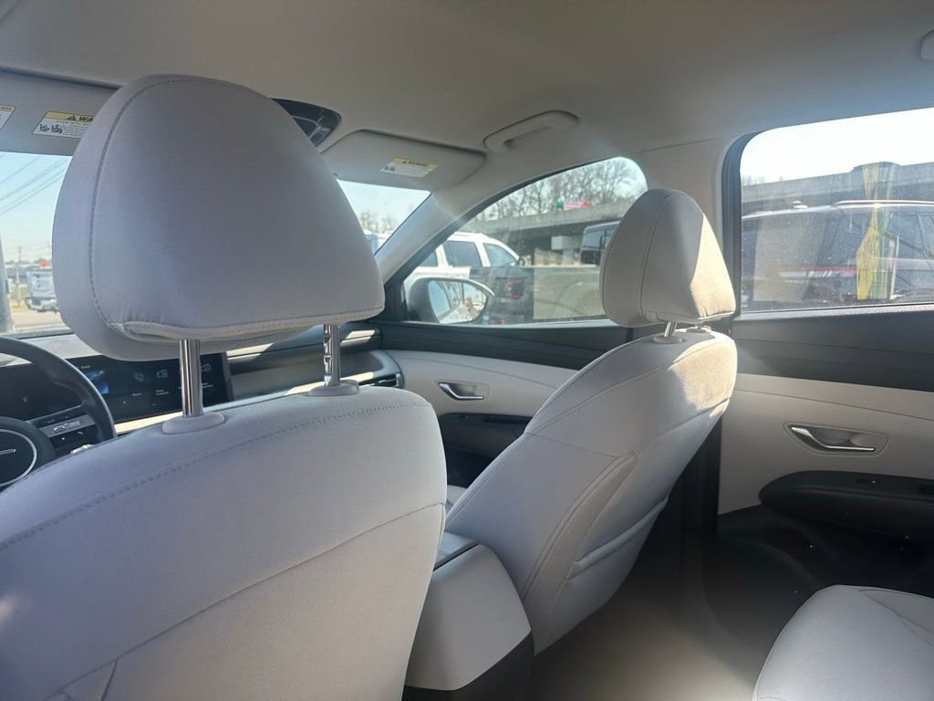 Used 2025 Hyundai Tucson SE image 22