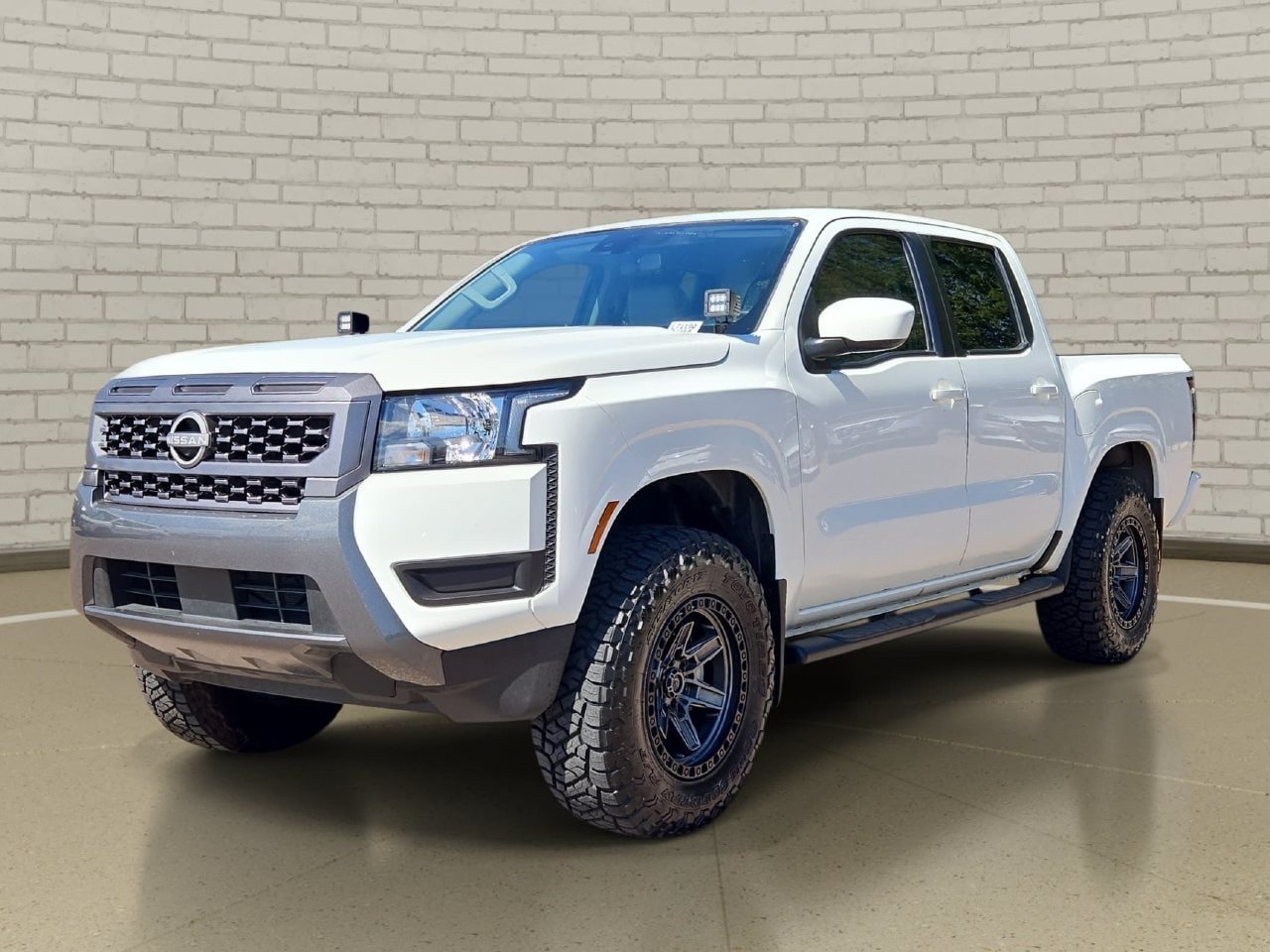 Used 2025 Nissan Frontier SV RWD image 1
