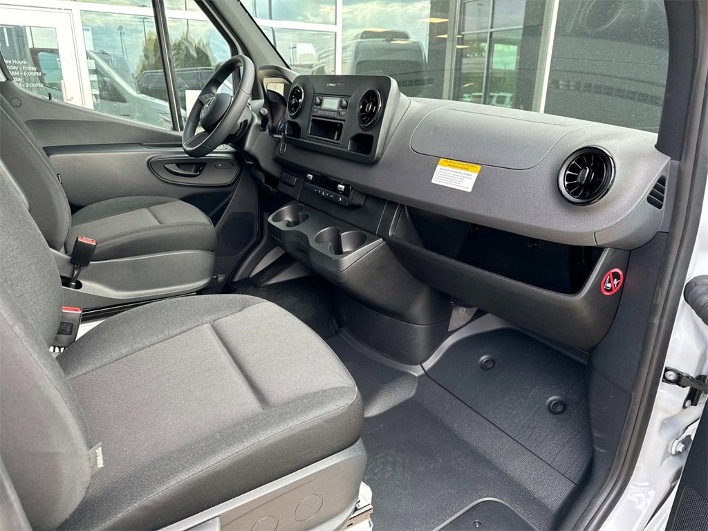 New 2024 Mercedes-Benz eSprinter 170 Cargo image 12