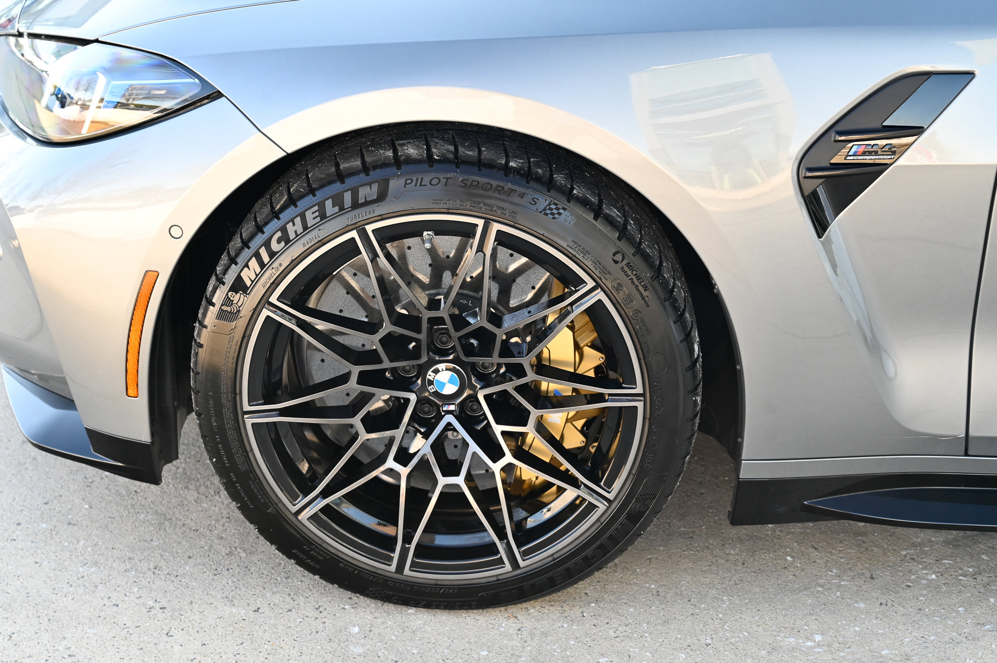 Used 2025 BMW M4 xDrive Competition w/ Carbon Package image 9