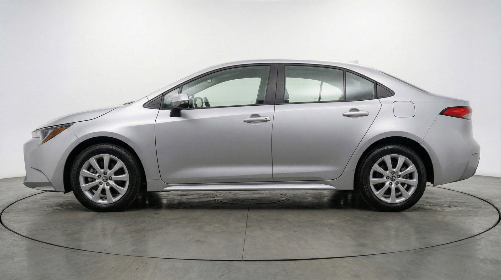 Used 2025 Toyota Corolla LE image 5
