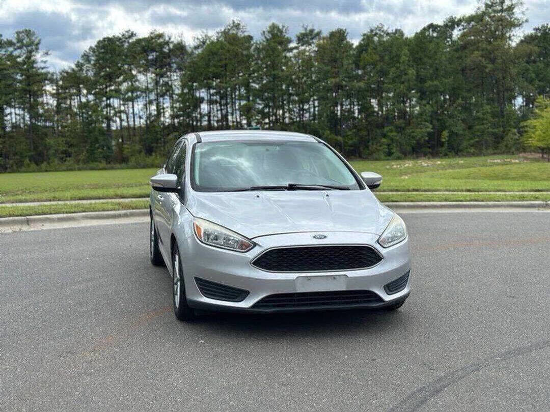 Used 2017 Ford Focus SE w/ Cold Weather Package image 1