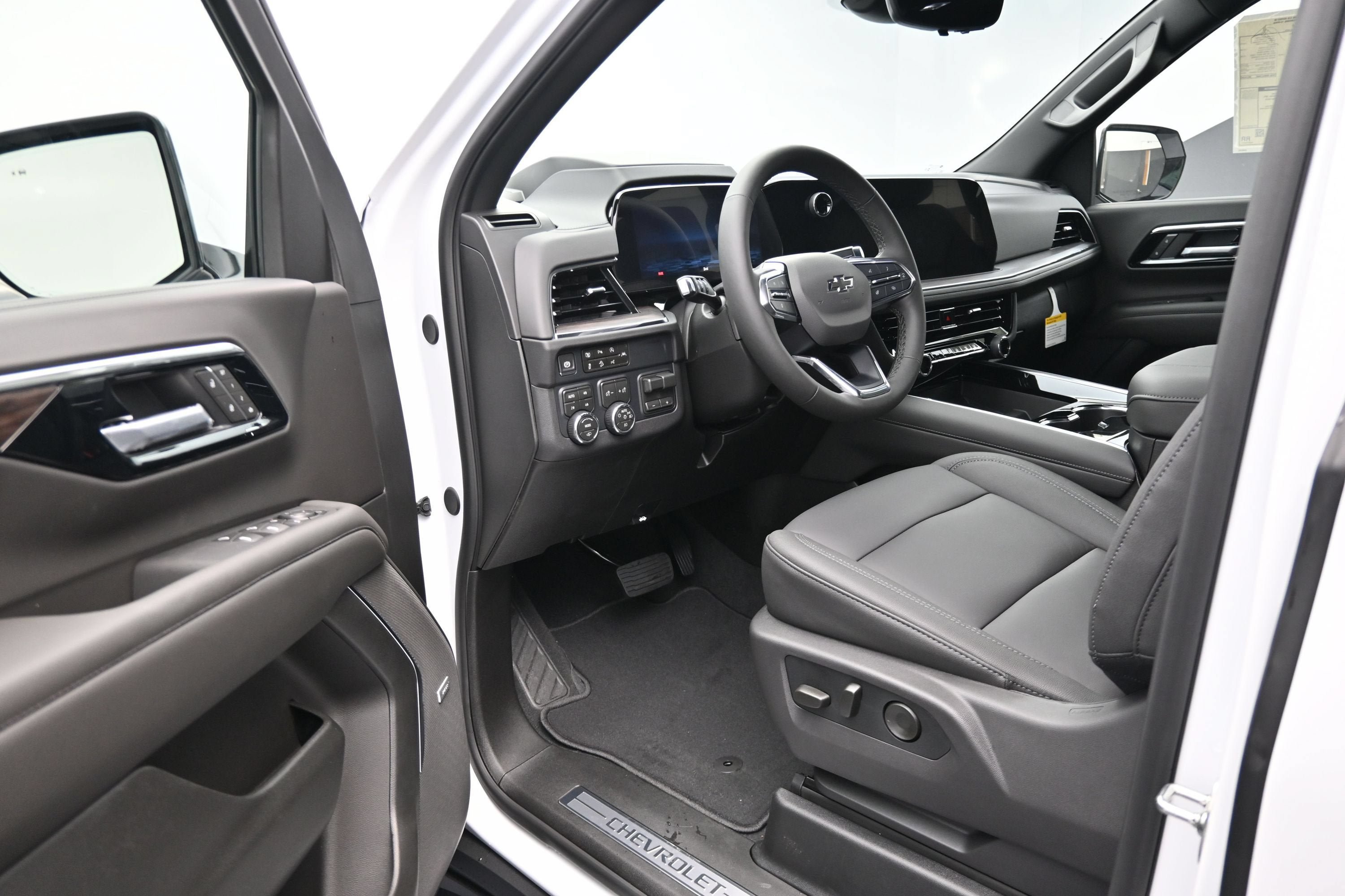 New 2026 Chevrolet Suburban Z71 w/ Z71 Off-Road Package AWD/4WD image 9