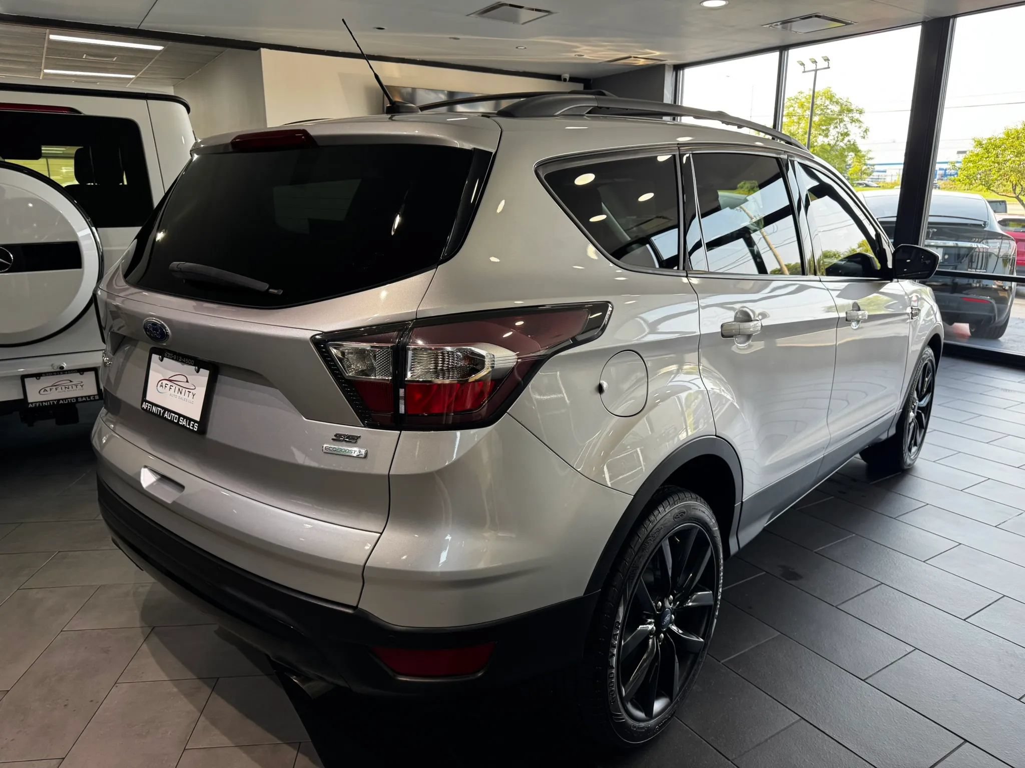 Used 2017 Ford Escape SE w/ Equipment Group 201A FWD image 4