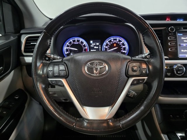 Used 2019 Toyota Highlander XLE image 17