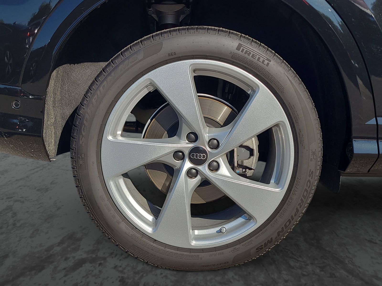 Used 2025 Audi Q5 Premium Plus w/ Premium Plus AWD/4WD image 6