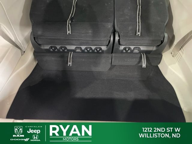 Used 2018 Chrysler Pacifica Touring-L FWD image 12