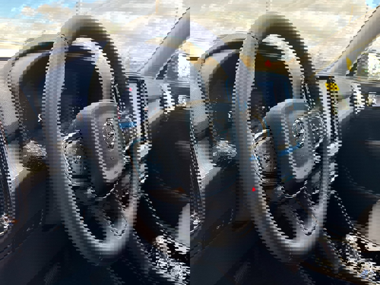 New 2026 Volvo XC40 B5 Ultra w/ Protection Package Premier image 21