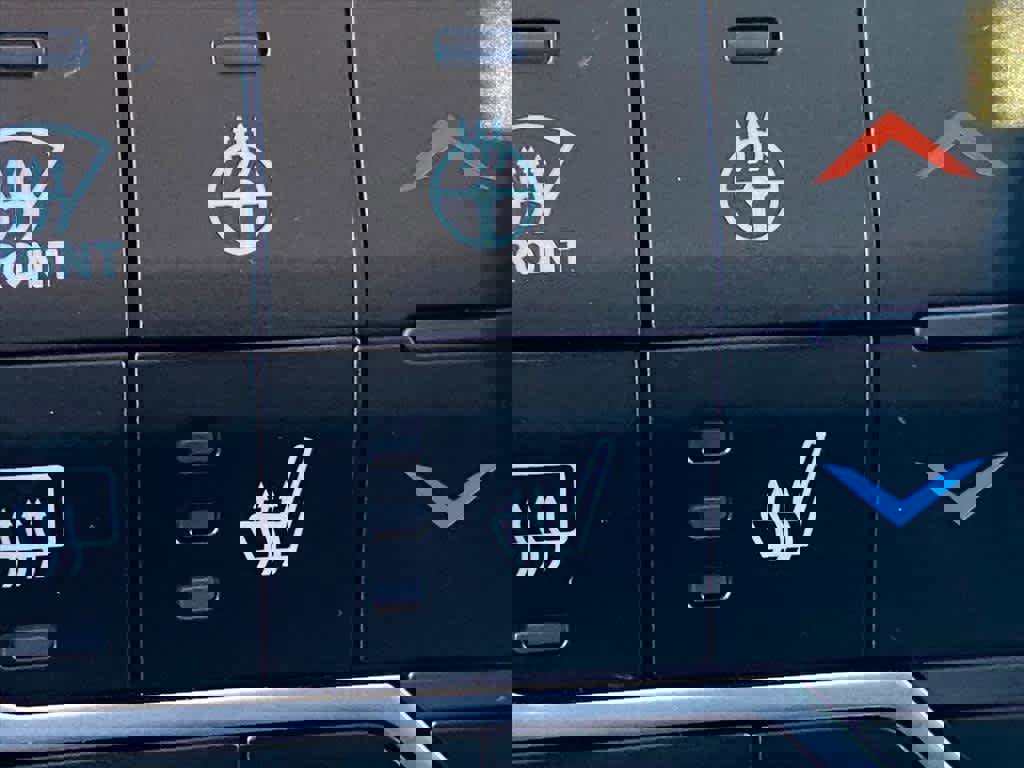 Used 2024 Jeep Wrangler Unlimited image 18