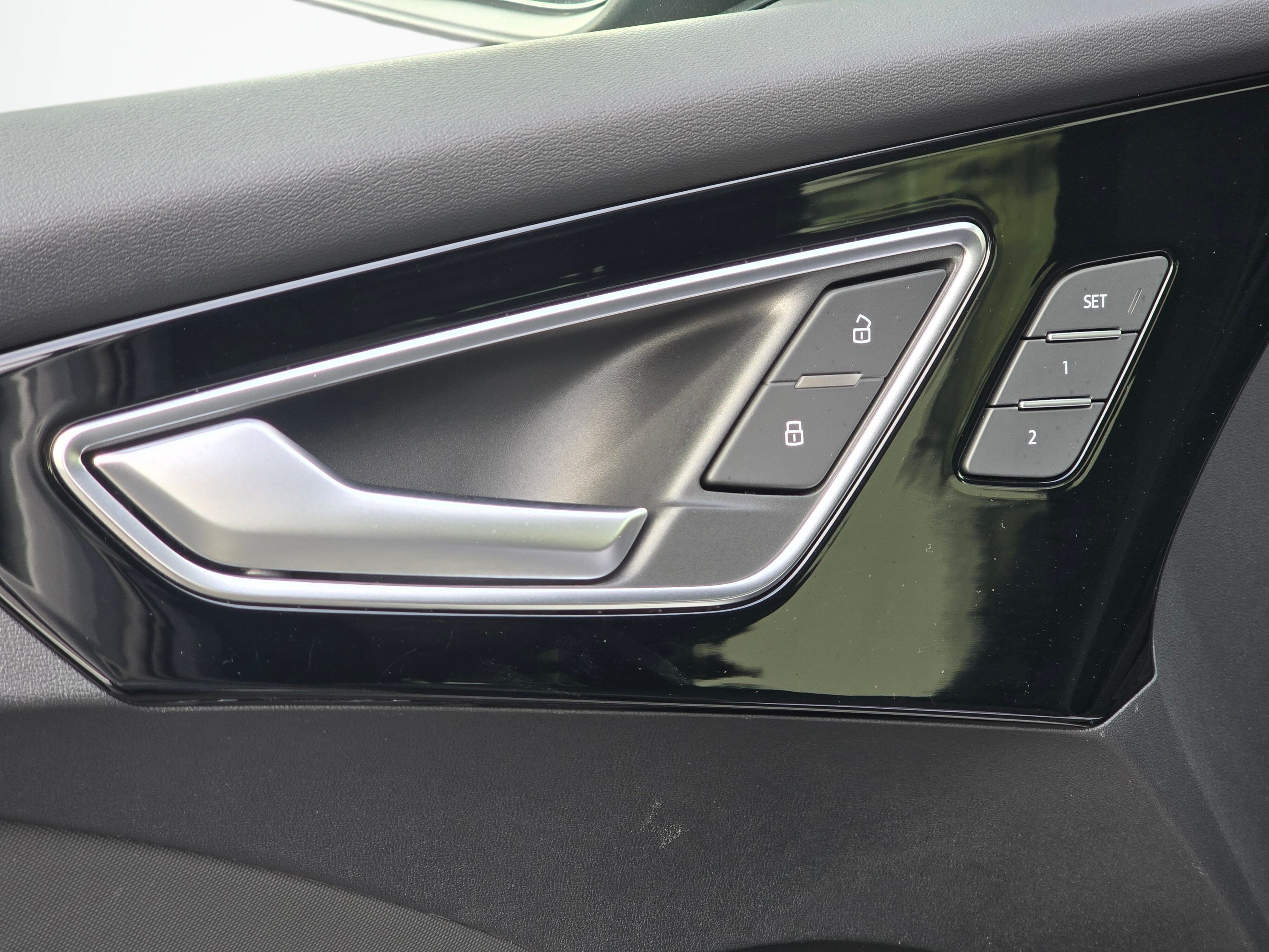 Used 2023 Audi Q4 e-tron Premium Plus AWD/4WD image 36