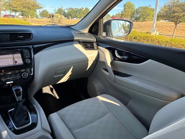 Used 2018 Nissan Rogue Sport SV w/ SV Technology Package AWD/4WD image 26