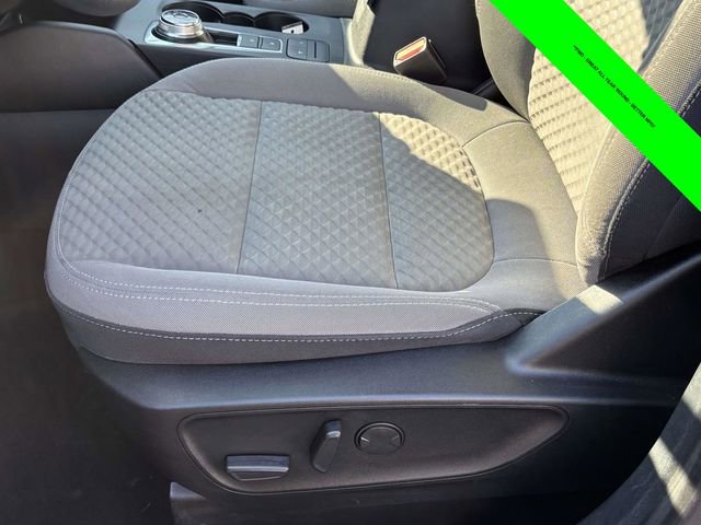 Used 2020 Ford Escape SE image 5