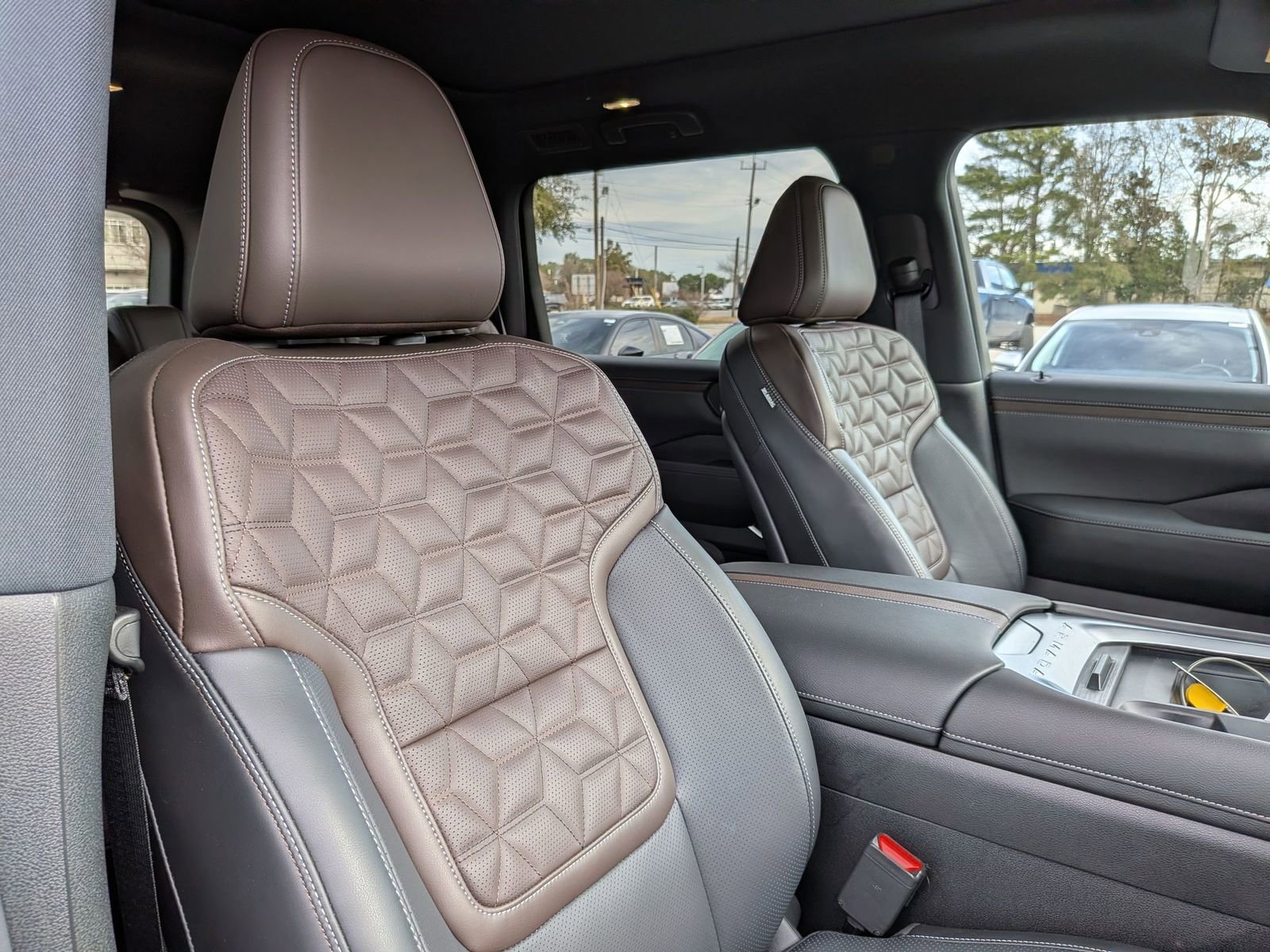 Used 2025 Nissan Armada Platinum Reserve image 40