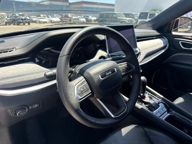 Used 2024 Jeep Compass Latitude AWD/4WD image 9