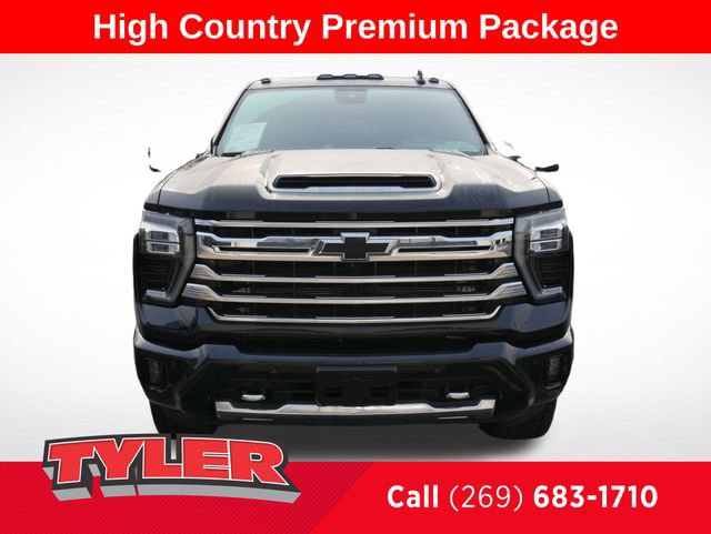 Used 2024 Chevrolet Silverado 2500 High Country w/ High Country Premium Package AWD/4WD image 2