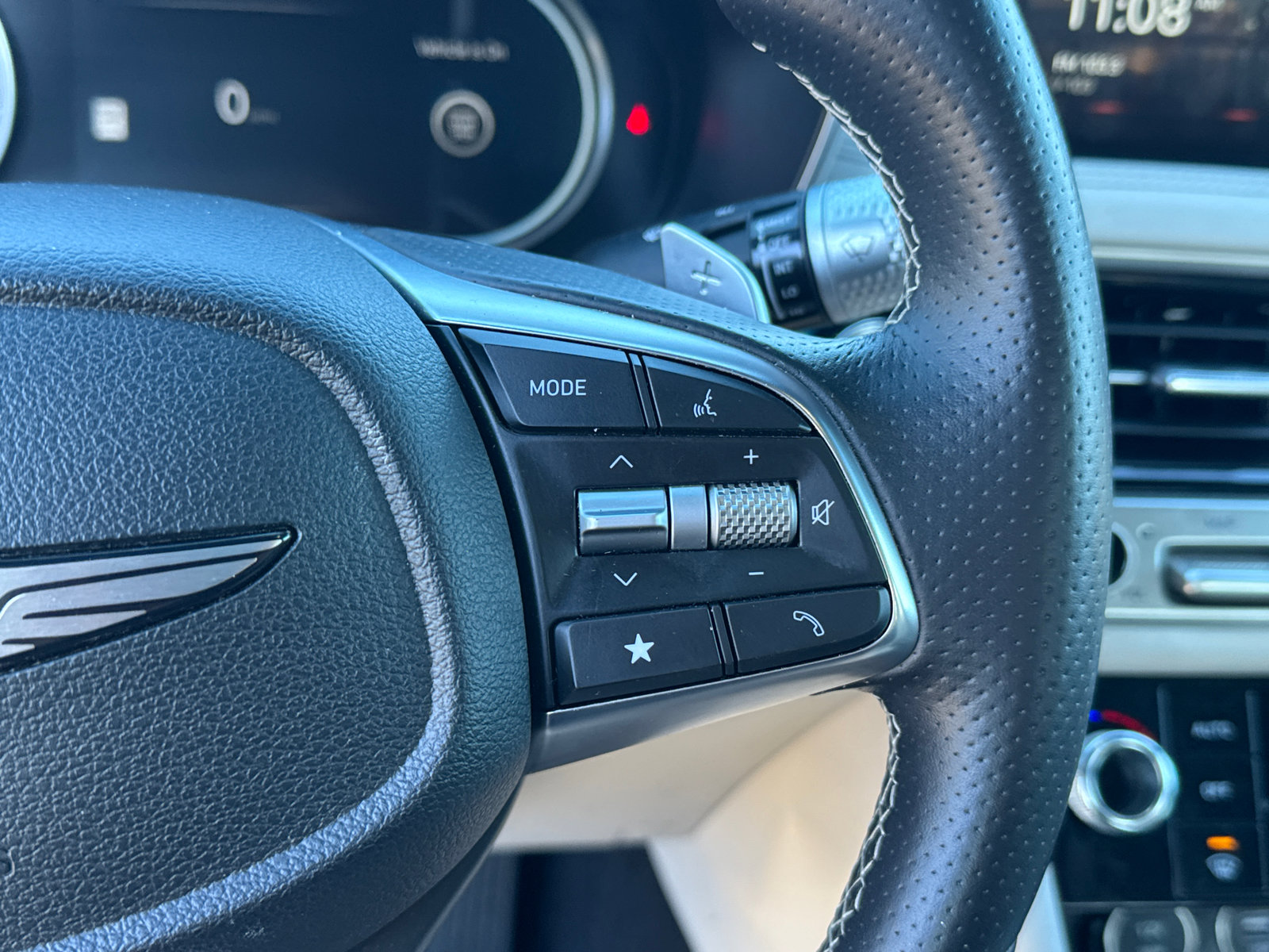 Used 2025 Genesis G70 2.5T image 22