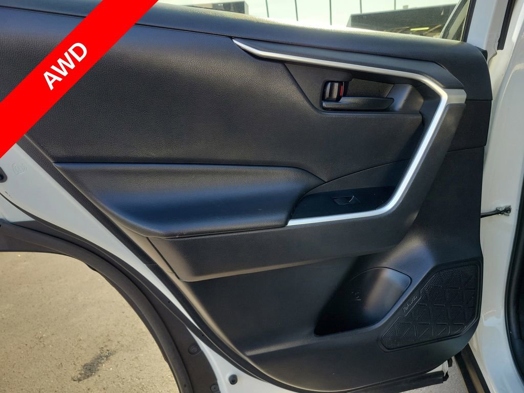 Used 2022 Toyota RAV4 LE w/ Carpet Mat Package (TMS) AWD/4WD image 17