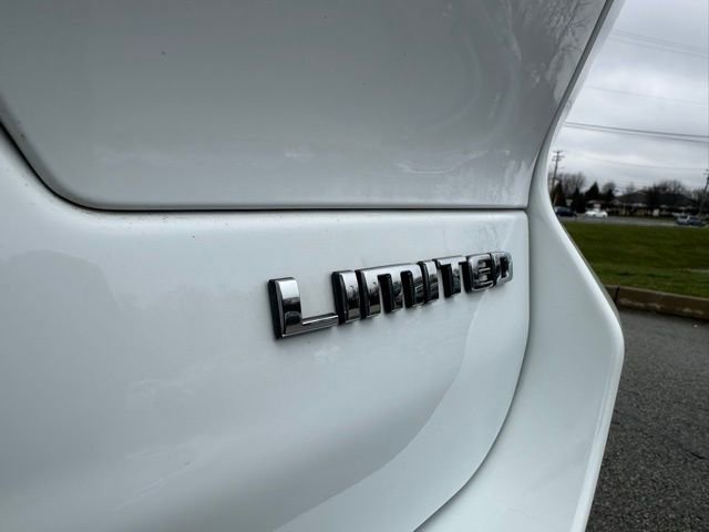 Used 2023 Jeep Grand Cherokee L Limited AWD/4WD image 16