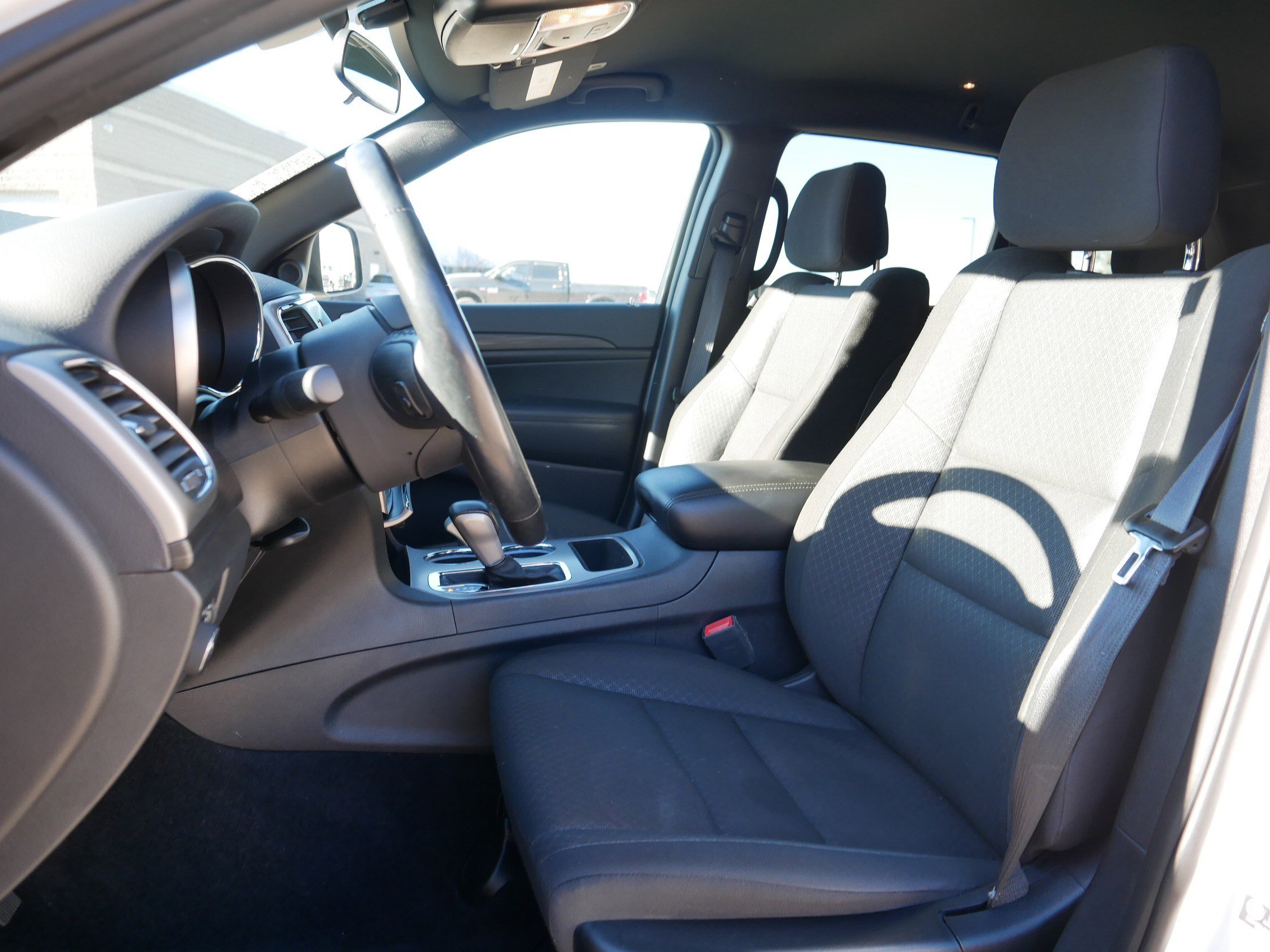 Certified 2021 Jeep Grand Cherokee Laredo w/ Security & Convenience Group image 33