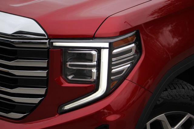 Used 2024 GMC Sierra 1500 SLT image 2