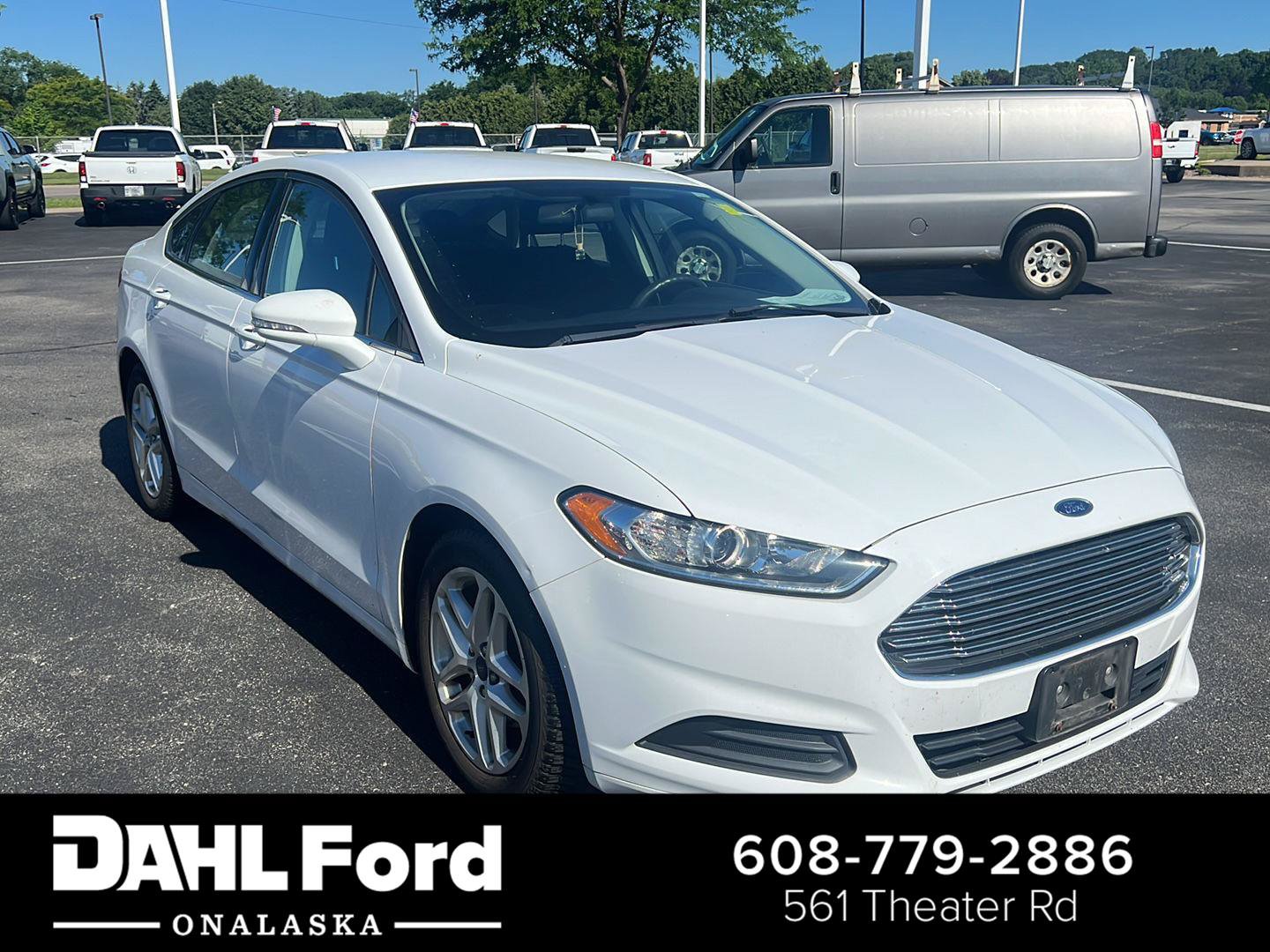 Used 2015 Ford Fusion SE FWD image 1