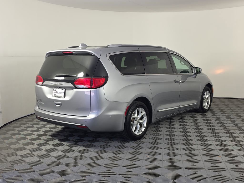 Used 2017 Chrysler Pacifica Touring-L Plus w/ Advanced Safetytec Group image 7