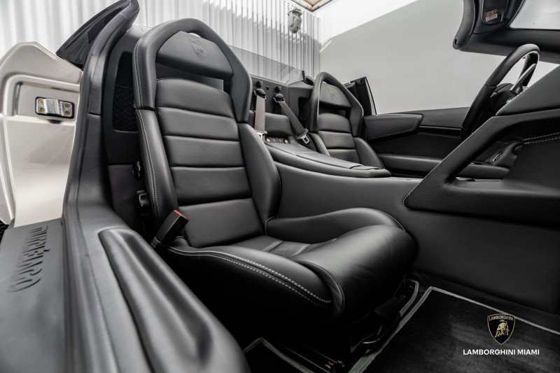 Used 2006 Lamborghini Murcielago Roadster image 52