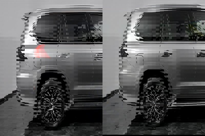 Used 2021 Lexus LX 570 4WD w/ Luxury Package image 11