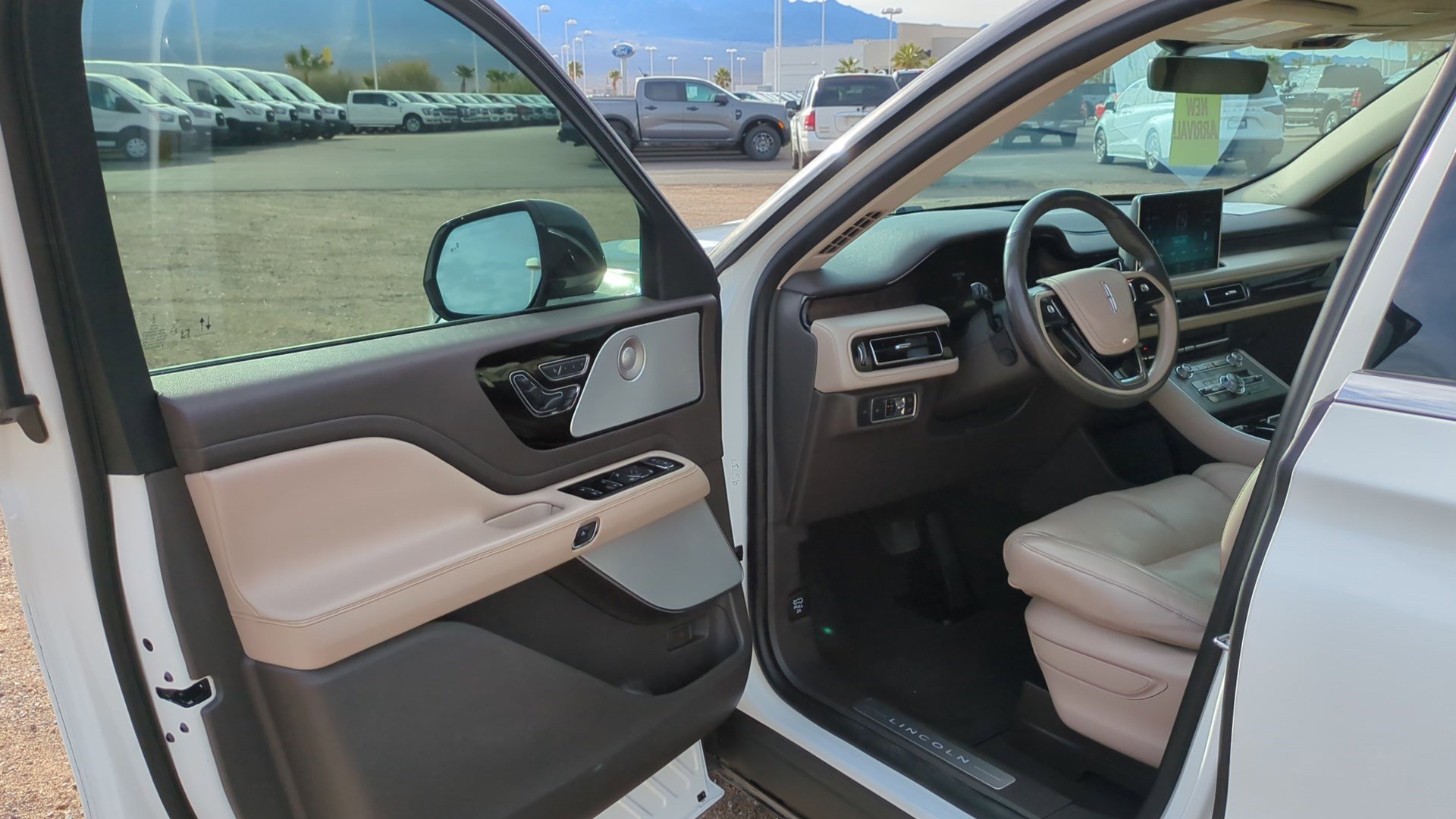 Used 2021 Lincoln Aviator Reserve w/ Equipment Group 202A image 12