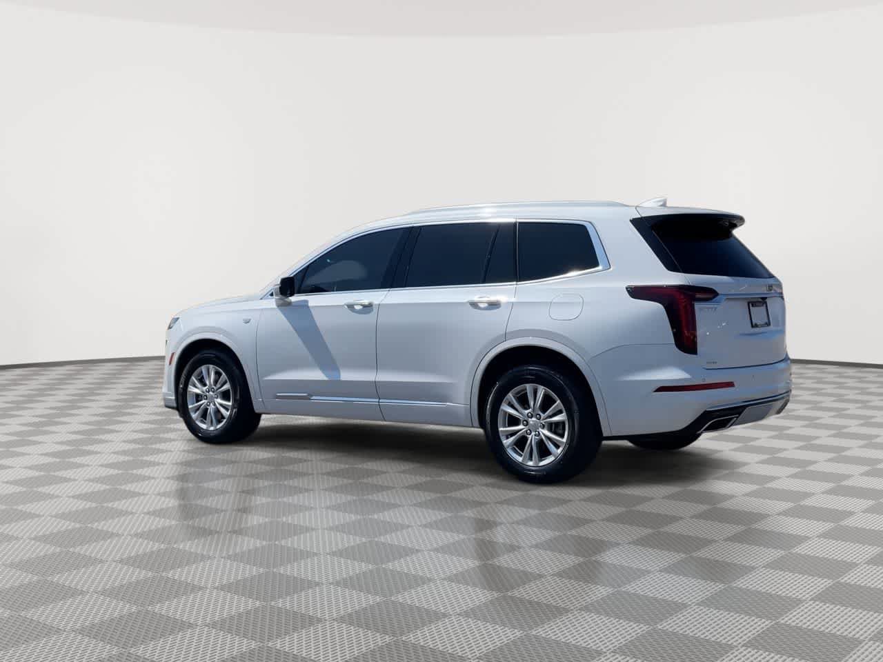 Certified 2025 Cadillac XT6 Luxury AWD/4WD image 6