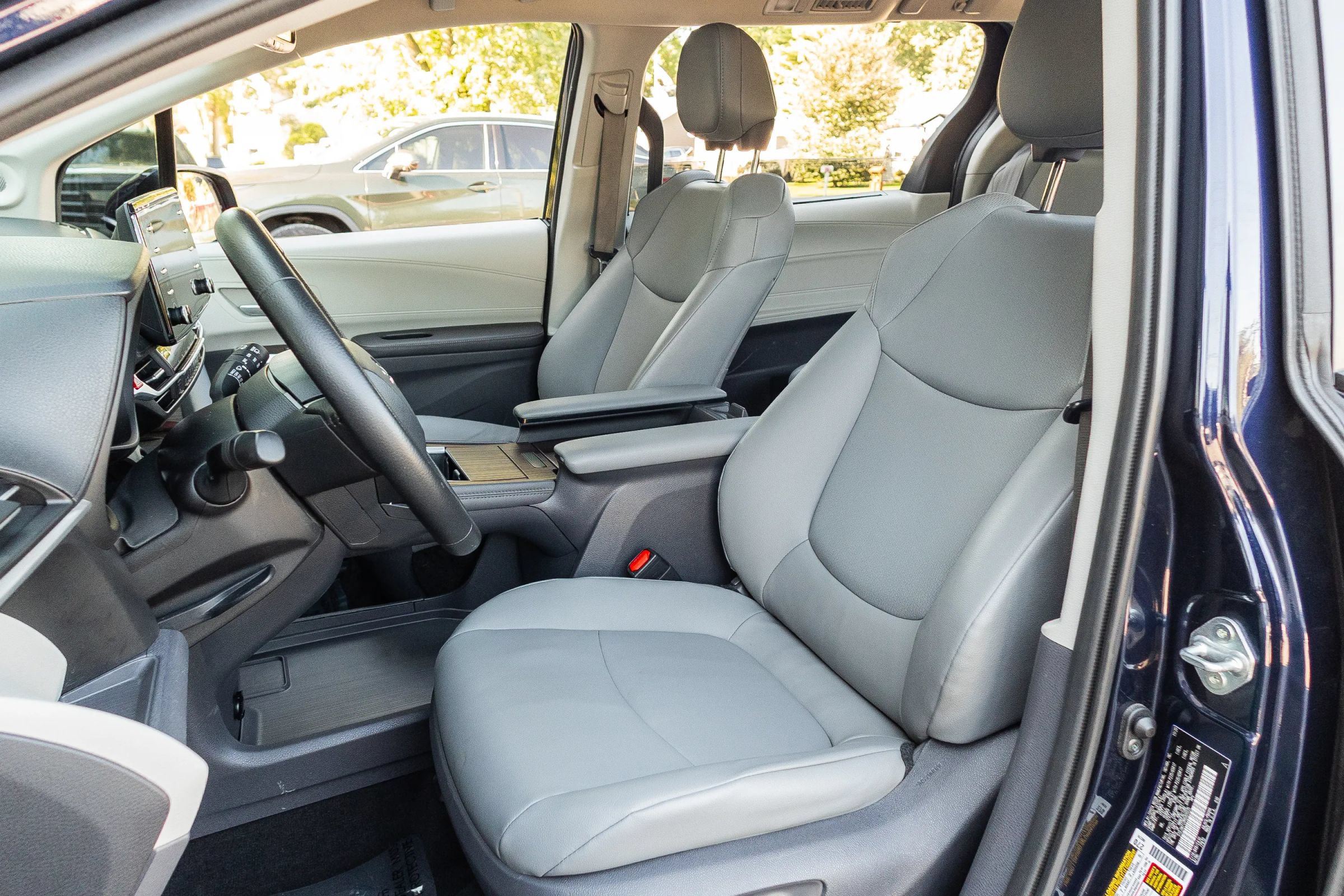 Used 2021 Toyota Sienna XLE w/ XLE Plus Package AWD/4WD image 12