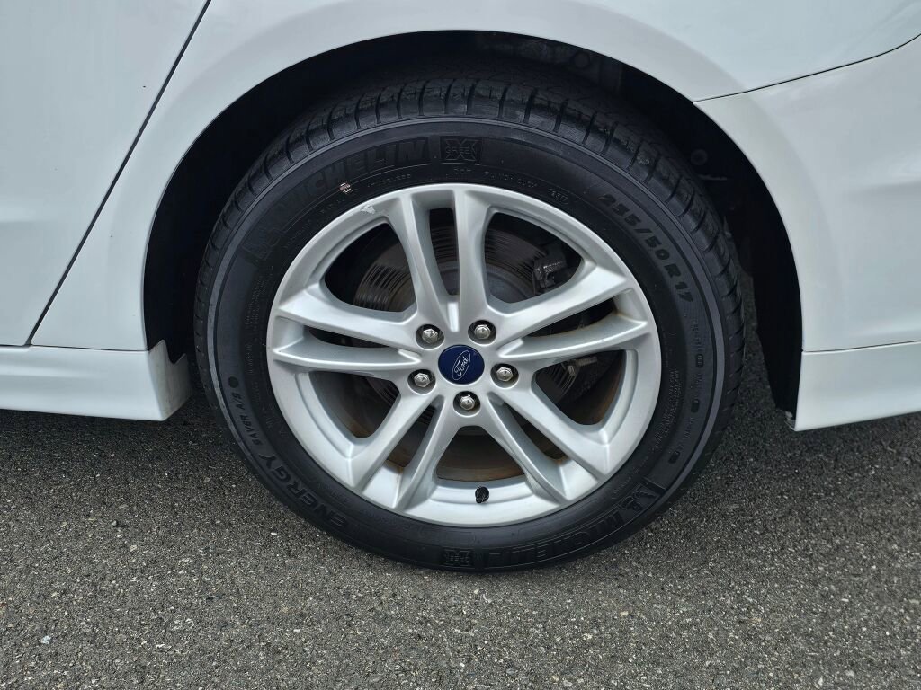Used 2018 Ford Fusion SE FWD image 11