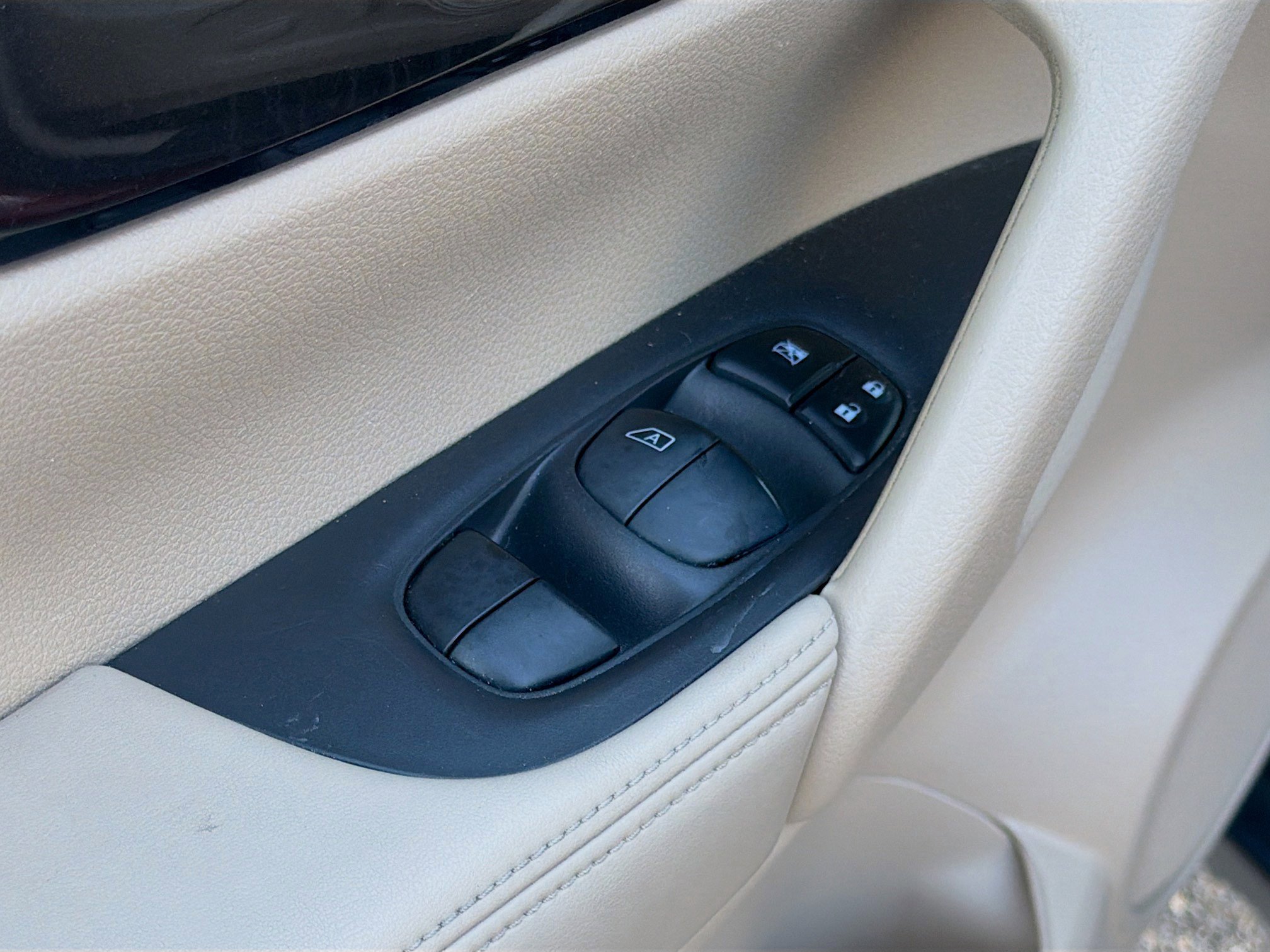 Used 2018 Nissan Rogue SV w/ Sun & Sound Touring Package image 22