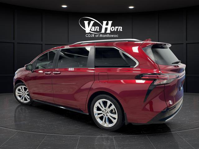 Used 2024 Toyota Sienna Platinum FWD image 5
