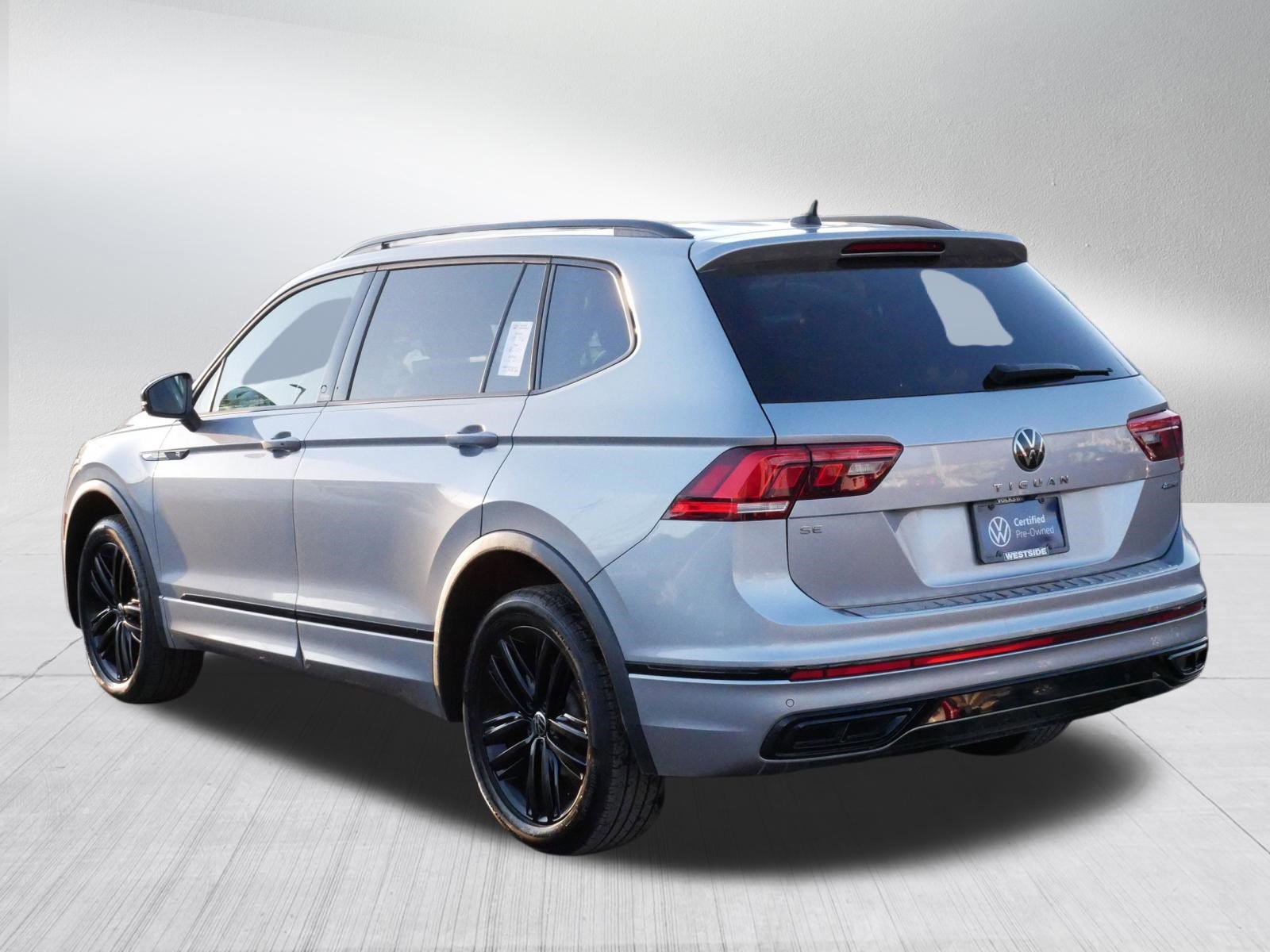 Certified 2022 Volkswagen Tiguan SE R-Line image 5