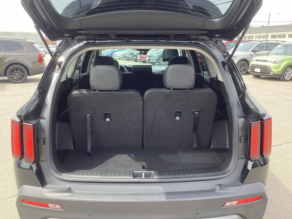 Used 2023 Kia Sorento S w/ Panoramic Sunroof Package AWD/4WD image 9