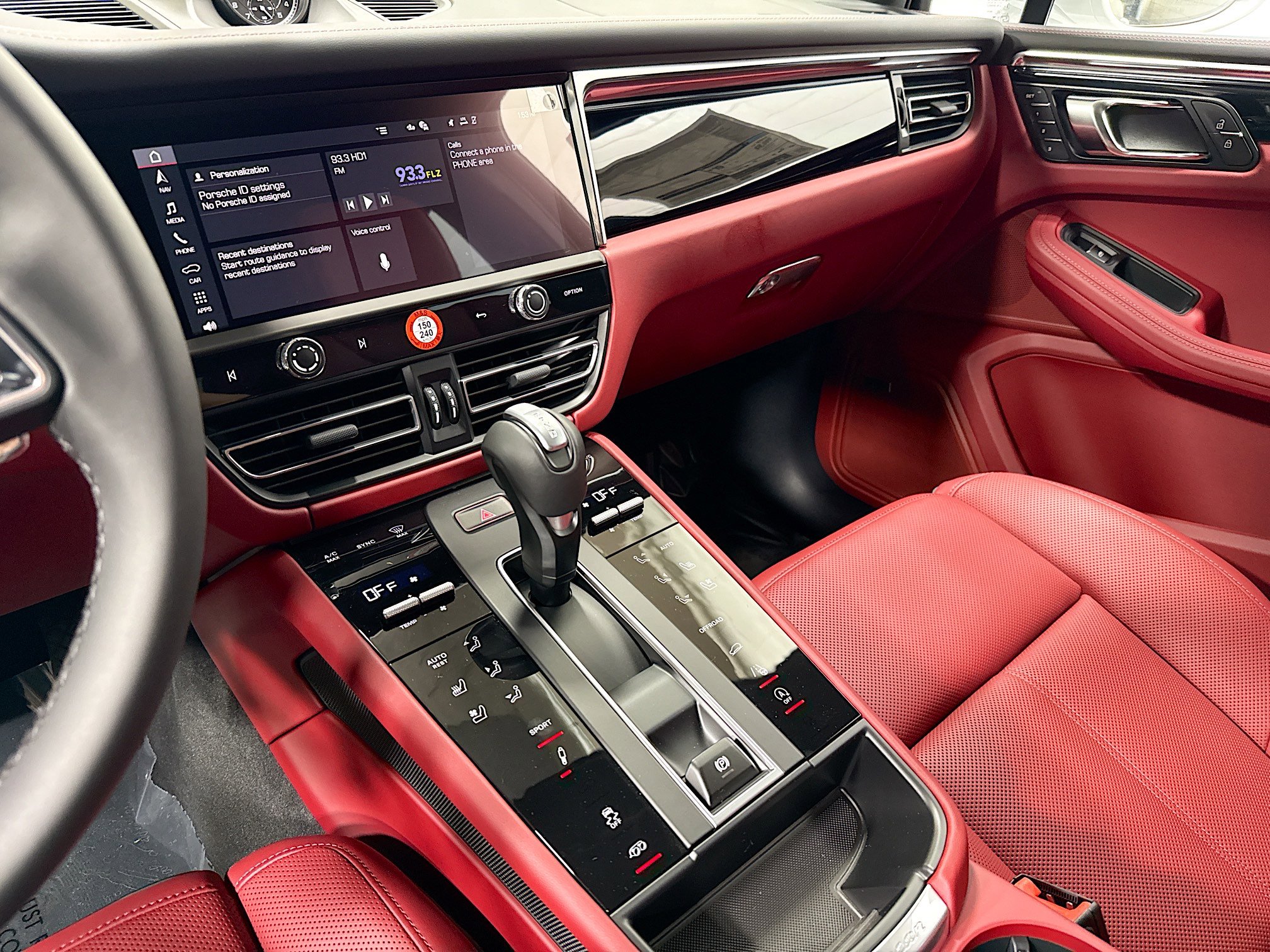 Certified 2026 Porsche Macan S AWD/4WD image 27
