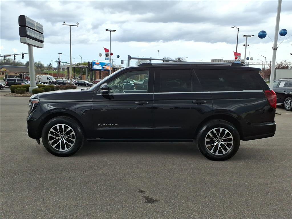 Used 2025 Ford Expedition Platinum image 2