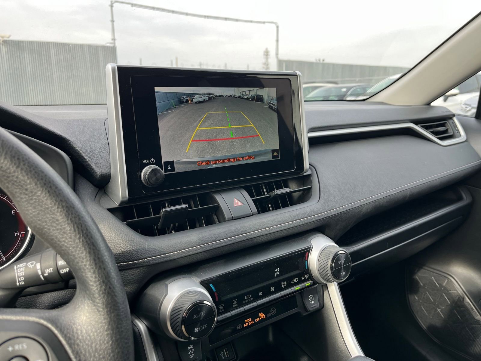 Used 2025 Toyota RAV4 XLE image 21