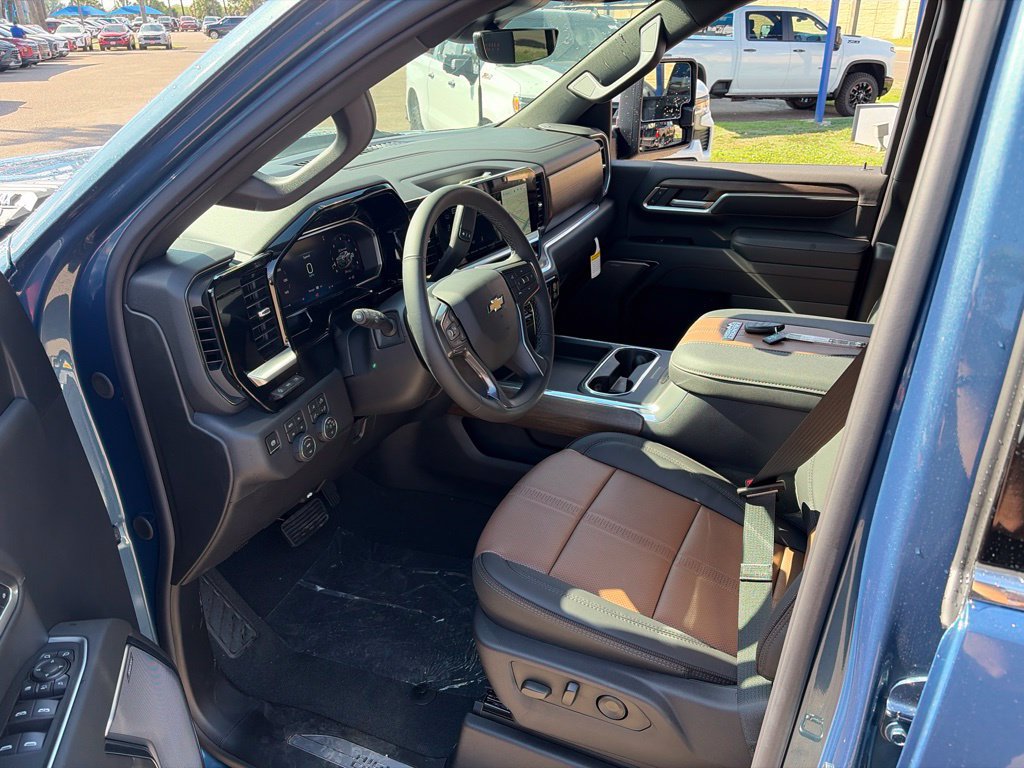 New 2026 Chevrolet Silverado 2500 High Country w/ High Country Premium Package AWD/4WD image 9
